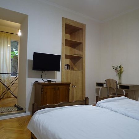 Vake Super Quiet And Comfy Apartment With A Yard ティビリシ エクステリア 写真