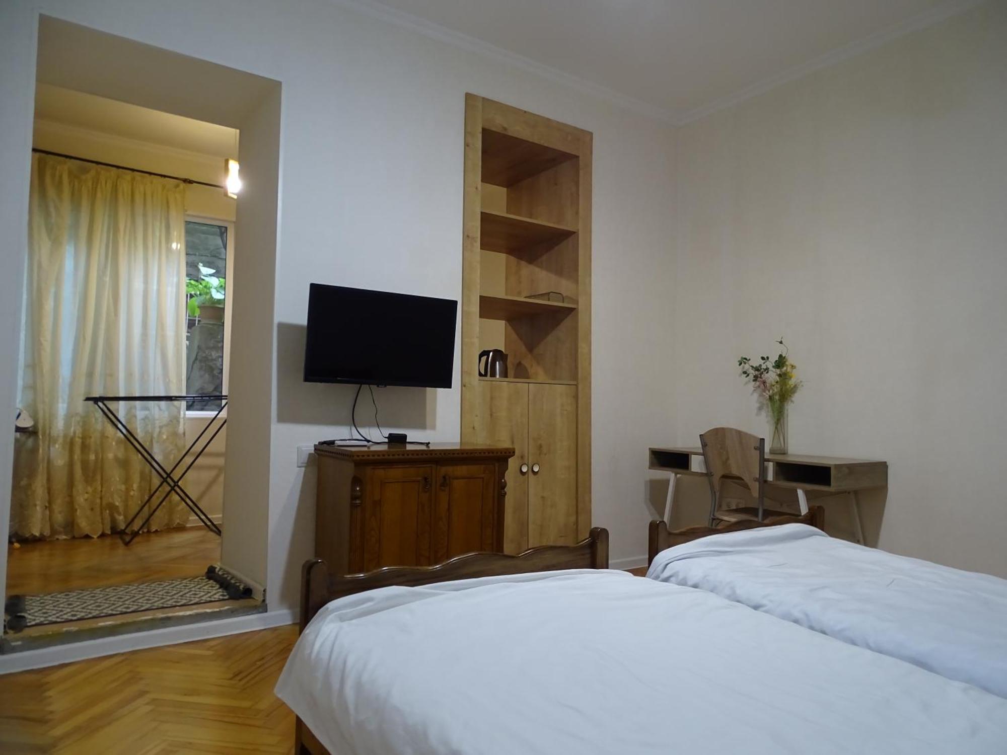 Vake Super Quiet And Comfy Apartment With A Yard ティビリシ エクステリア 写真